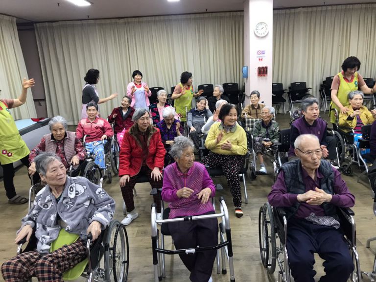4월 16일 웃음치료 프로그램