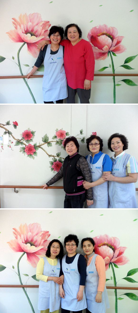 벽화앞에서