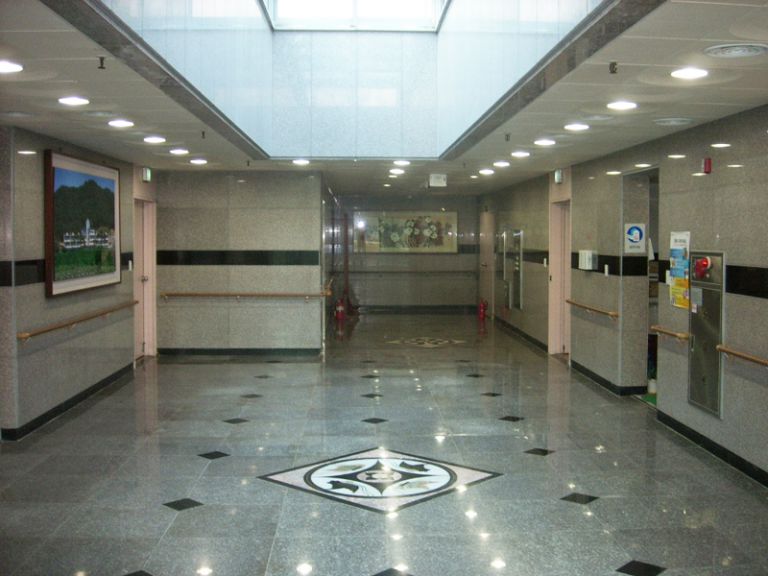 본관1층입구